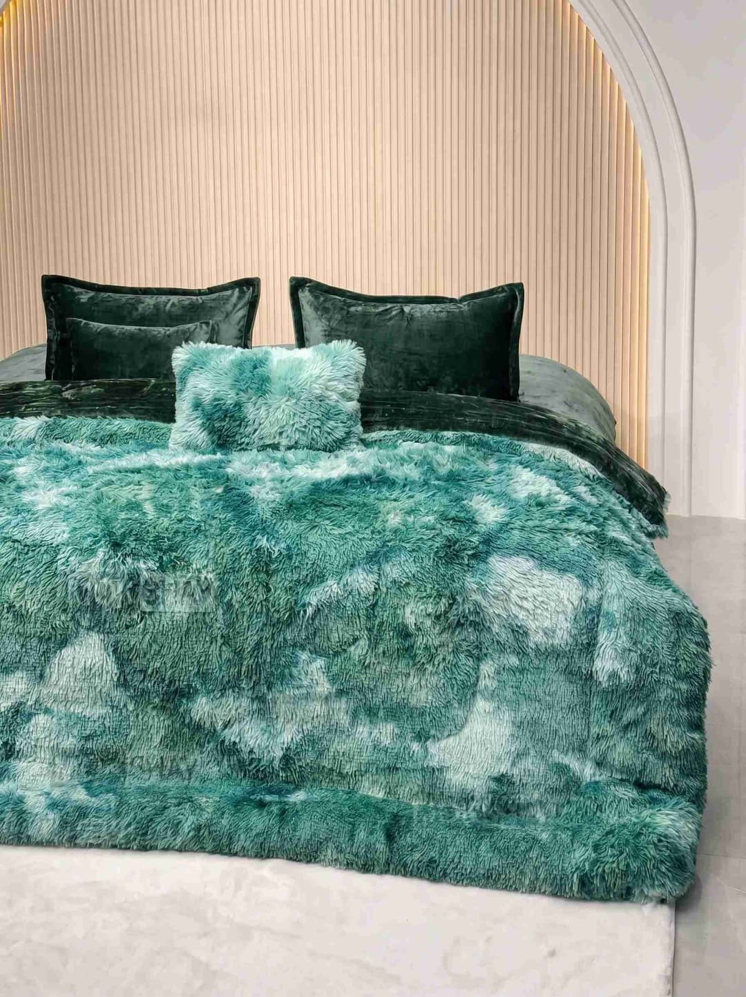 Sweethomee Furry 6-Piece Queen Size Wedding Bedding Set | Reversible Quilt, Fitted Bedsheet & Filled Cushions